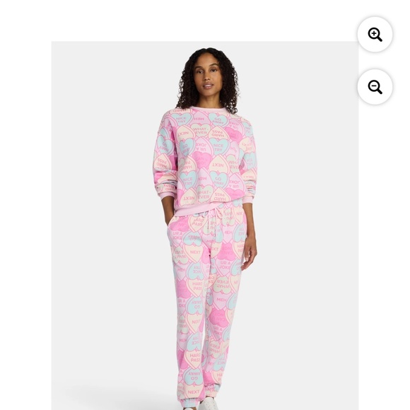 Wound Up Women’s Pink Candy Hearts Graphic Sweatshirt Size Medium NWT - Picture 7 of 8